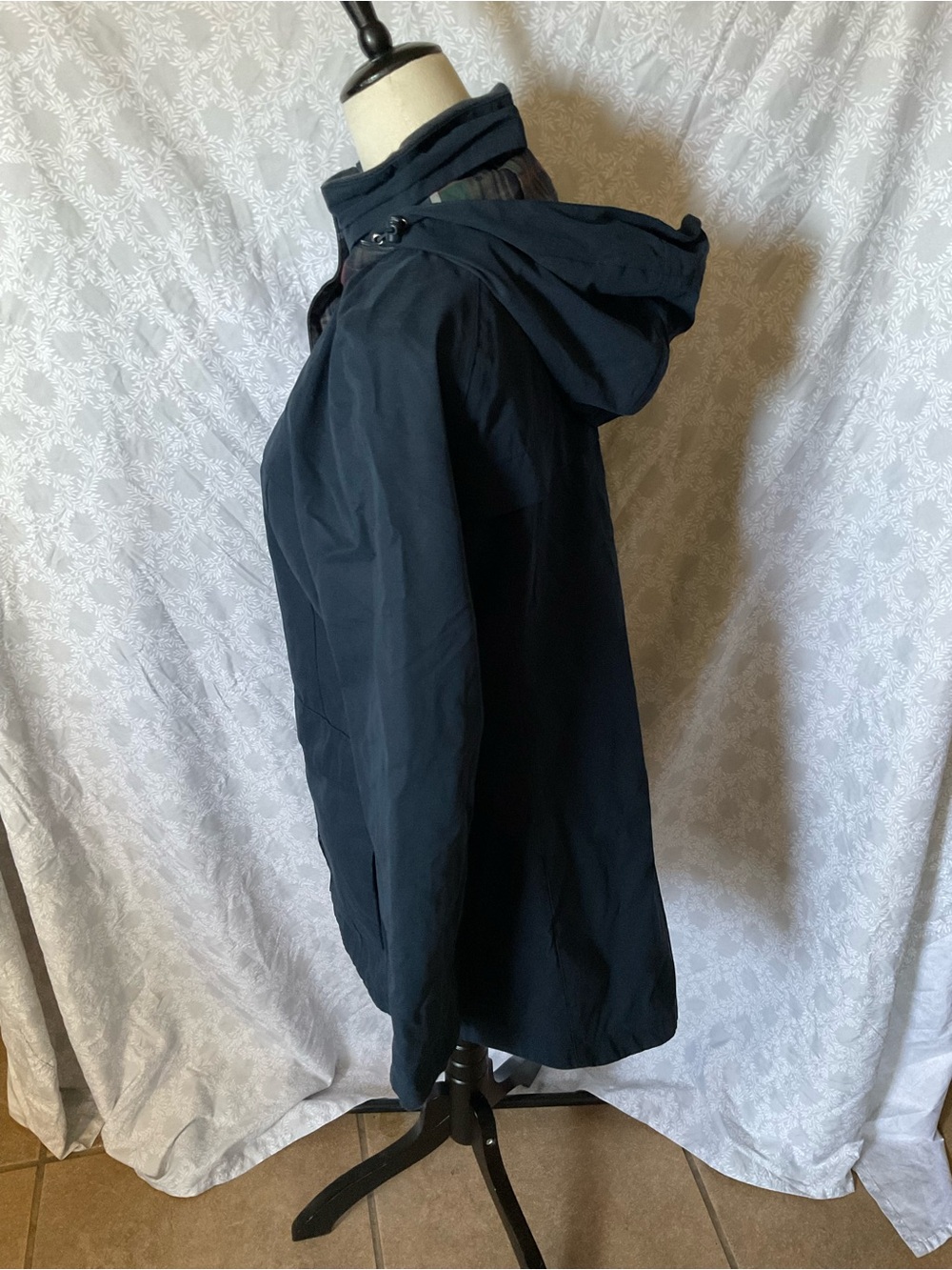 Pendleton Navy Hooded Raincoat with A Plaid Lining - Picture 5 of 11